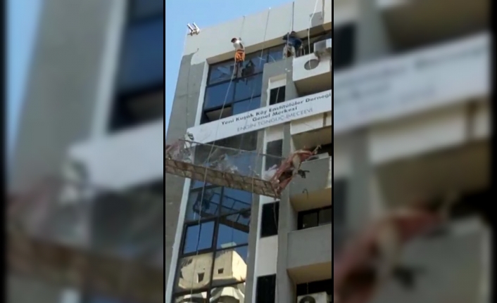İskelenin halatı koptu, 2 işçi ölümden döndü