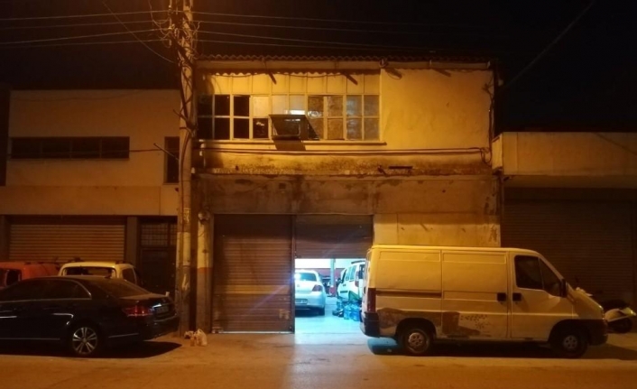 İzmir’de alacak verecek meselesi yüzünden silahla vurulan kişi ağır yaralandı