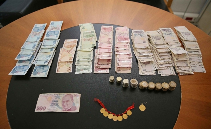 İzmir’de dilencinin üzerinden 8 altın ve 4 bin lira para çıktı