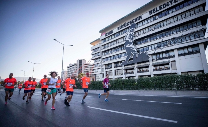 İzmir’de kurtuluş coşkusu maratonla taçlandı
