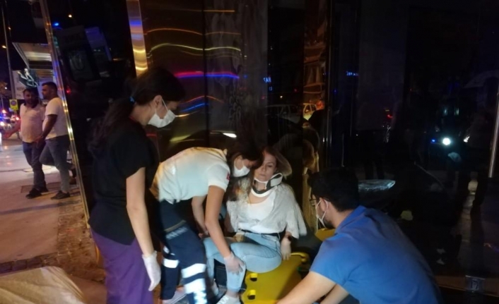 İzmir’de otomobillerin karıştığı kazada 4 kişi yaralandı