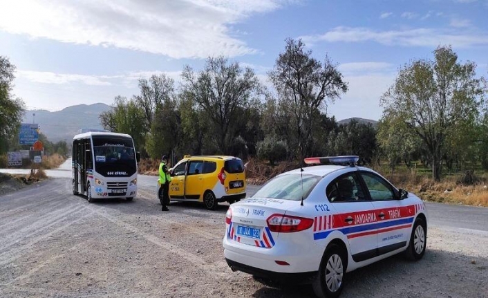 Jandarma uygulamasında 12 silah ve 1 çalıntı araç yakaladı