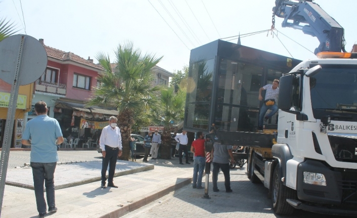 Manyas’a Büyükşehir Belediyesinden akıllı durak