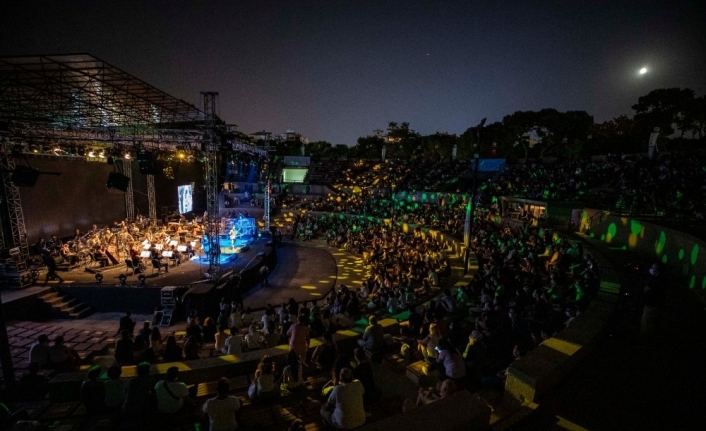 Mor ve Ötesi’nden İEF’de senfonik rock konseri