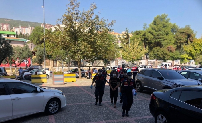 Suriyeli iki grup kavga etti, 4 ağır yaralı...O anlar kamerada