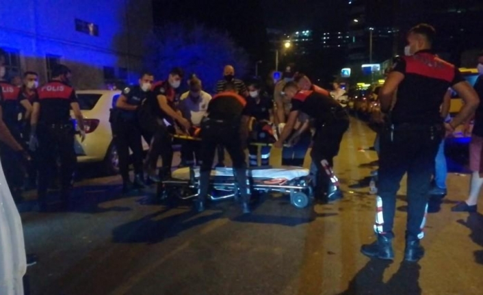 Ters yönden gelen otomobil, önce Yunus ekiplerine ardından 2 araca daha çarptı: 4 yaralı