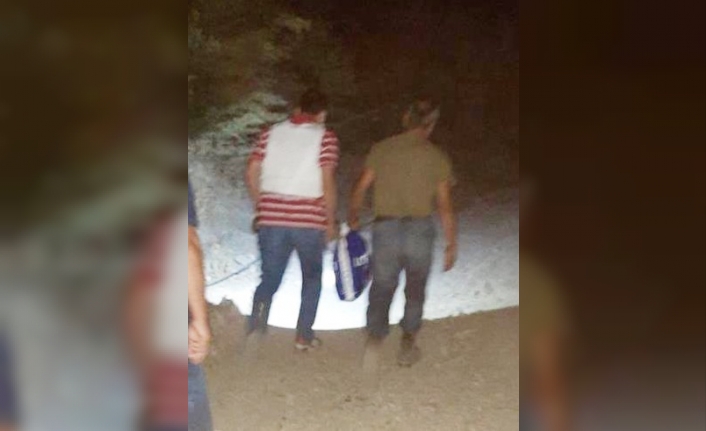 Uyuşturucu taciri ağaç kovuğunda yakalandı
