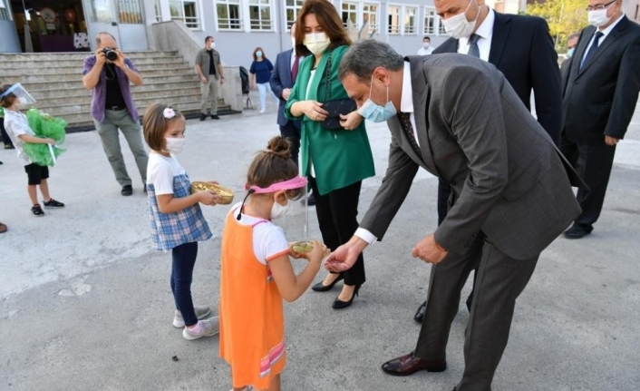 Vali Hasan Şıldak’tan okul ziyareti