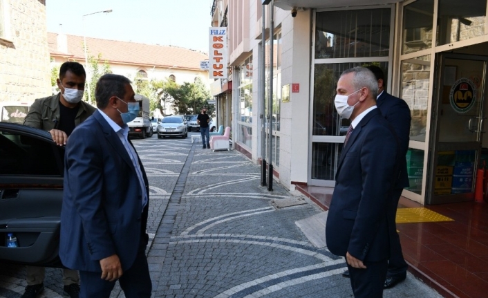 Vali Şıldak, Restore edilen cami ve tescilli eserler hakkında bilgi aldı