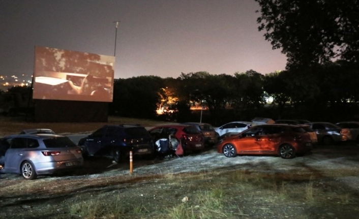 Arabalı sinema keyfi