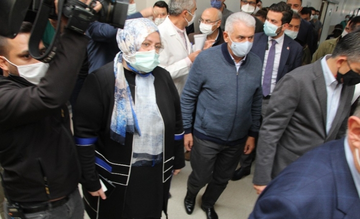 Bakanlardan tedavileri süren depremzedelere geçmiş olsun ziyareti