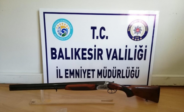 Balıkesir’de polis 5 silah yakaladı