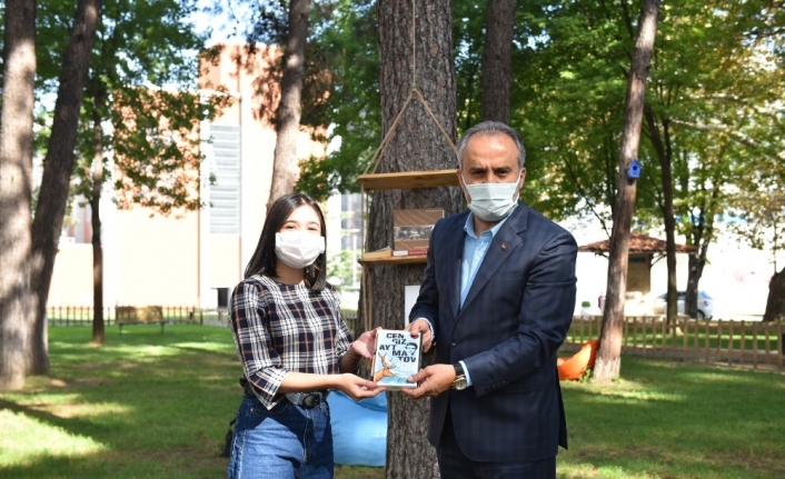Başkan Aktaş’la açık havada kitap buluşması