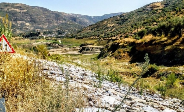 Beydağ Barajı ve Bademli Göleti susuz kaldı