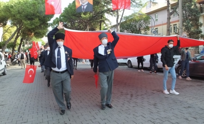 Burhaniye’de Cumhuriyet Bayramı’na öğretmen veli bandosu damgasını vurdu