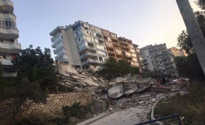Bursa’da 3 ay önce boşaltılan 9 katlı apartman çöktü