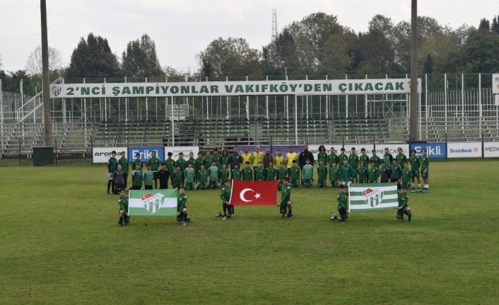 Bursaspor Kulübü’nün gençleri 29 Ekim Cumhuriyet Bayramı’nı kutladı