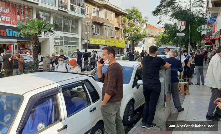 Ege’deki deprem Marmara bölgesinde de hissedildi. Edremit'te de kendilerini dışarı atanlar oldu