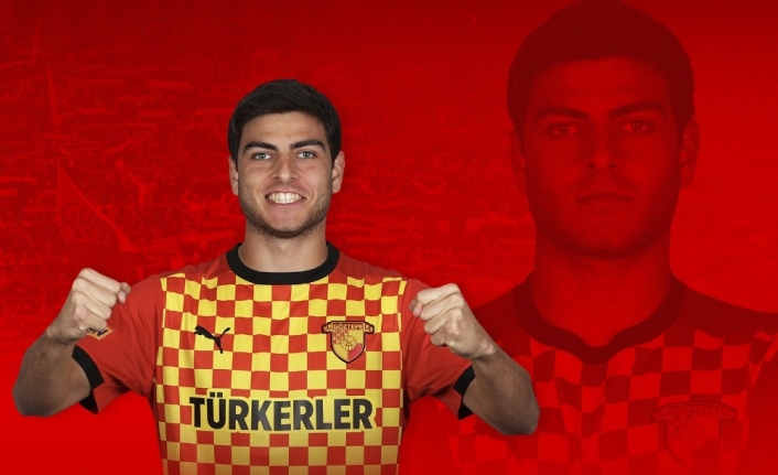 Göztepe’de 3 genç profesyonel oldu