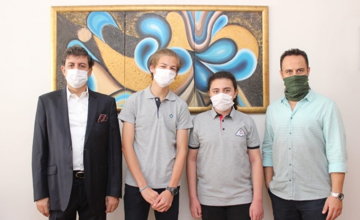 İngilizce okuma yarışmasında birinci ve ikinci Bursa Final’den