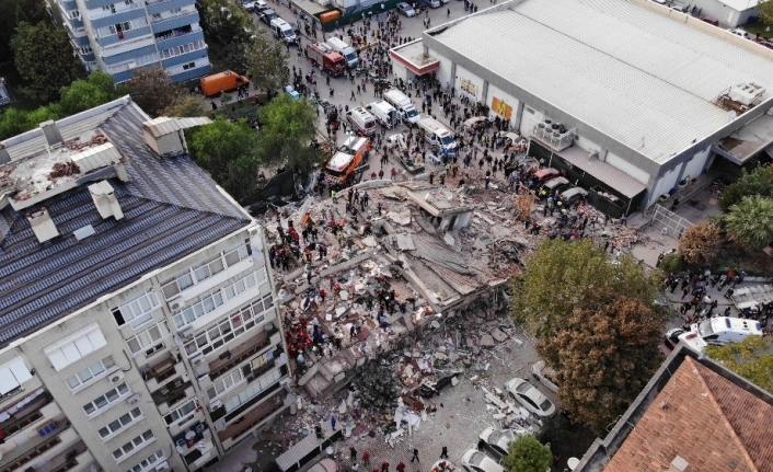 İzmir depreminde kurtarma çalışmaları sürüyor