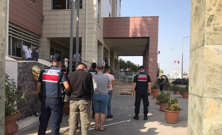 İzmir’de hırsızlık şüphelisi 3 şahıs kıskıvrak yakalandı