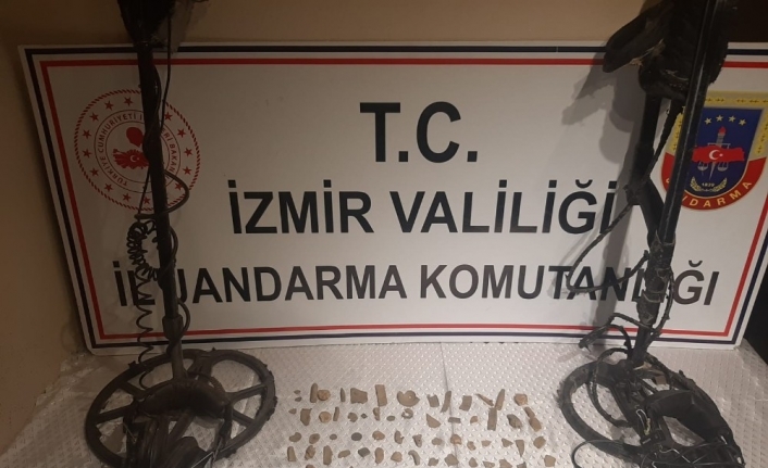 İzmir’de jandarma kaçak kazı yapan şahısları suçüstü yakaladı