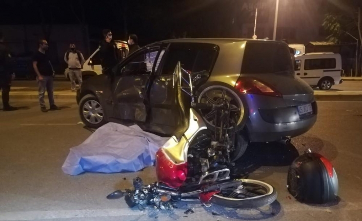 İzmir’de otomobil ile motosiklet çarpıştı: 1 ölü, 1 yaralı