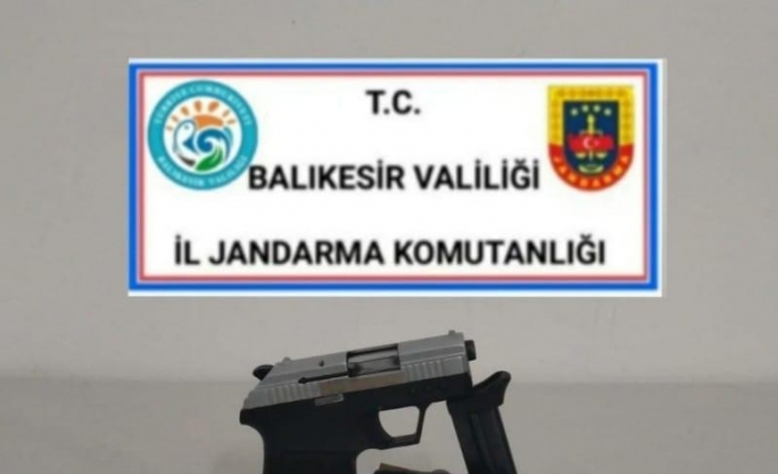 Jandarma silah taşıyan 5 kişiyi gözaltına aldı