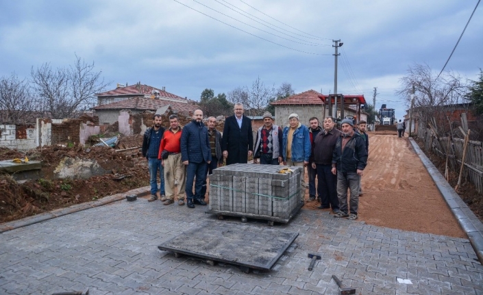 Karacabey’de parke taşı çalışmaları sürüyor