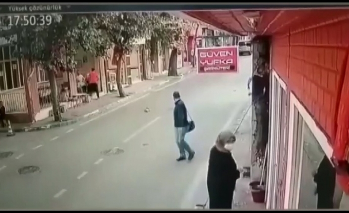 Kediyi ezdi arkasına bakmadan yoluna devam etti...O anlar kamerada