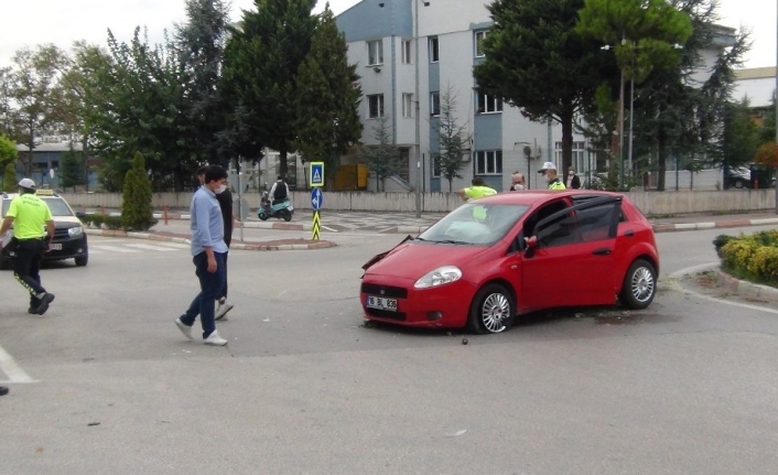 Kiralık araçla kaza yaptı, şoka girdi