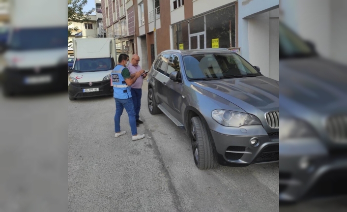 Kordon’da bisiklet yoluna giren jip sürücüsüne cezai işlem