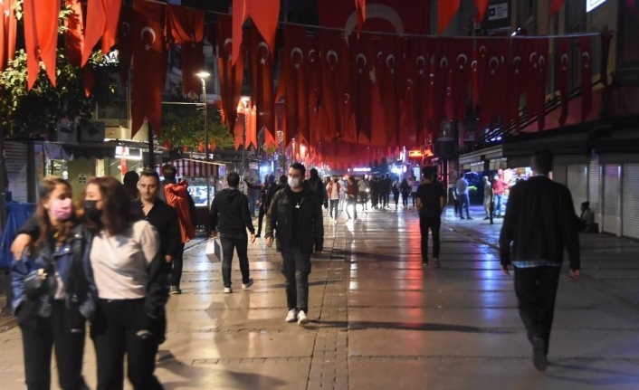 Kordon’da koronaya davetiye çıkartan görüntüler