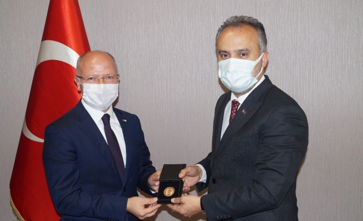 "Türk Kızılayı iyilik hareketi ile dünyaya örnek oluyor"