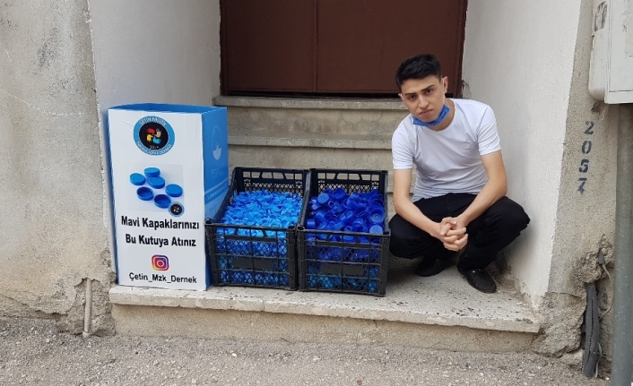 Yılda sekiz bin mavi kapakla engelli vatandaşlara yardım etti