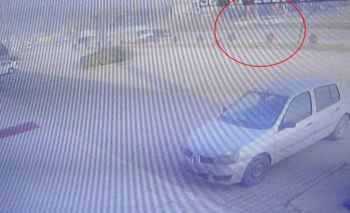 2 kişinin öldüğü 3 kişinin yaralandığı feci kaza saniye saniye kameraya yansıdı