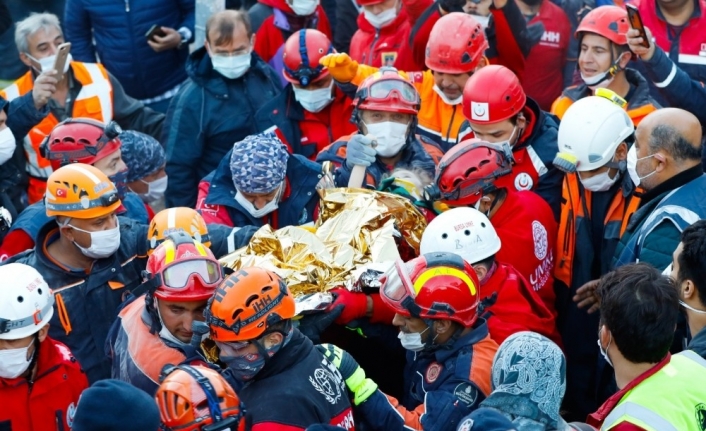 65 saat sonra enkazdan çıkartılan Elif’i üzerine devrilen sandalye hayatta tutmuş