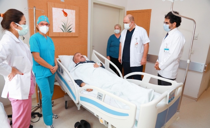 Ağız kanserli hasta 6 saatlik ameliyatla sağlığına kavuştu