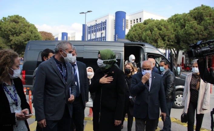 AK Parti Genel Başkan Yardımcısı Kaya’dan enkazdan kurtarılanlara ziyaret