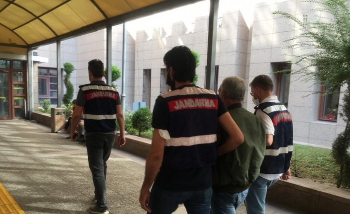 Aranan suçlular jandarmadan kaçamadı