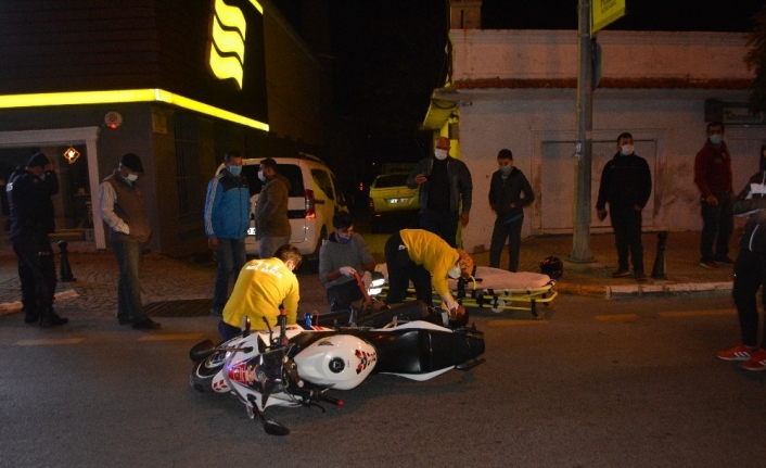 Ayvalık’ta motosikletle panelvan çarpıştı: 1 yaralı