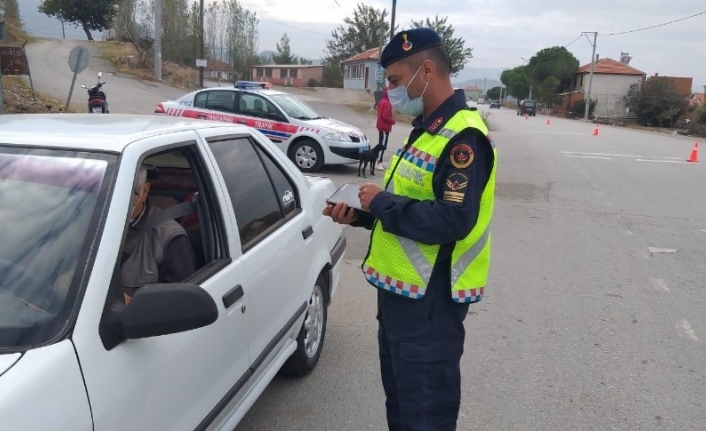 Balıkesir’de jandarma ekipleri 53 aranan şahsı yakaladı