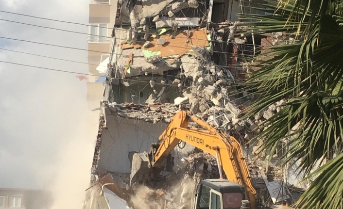 Barış Sitesi ve Cumhuriyet Sitesi’ndeki yıkımlar devam ediyor