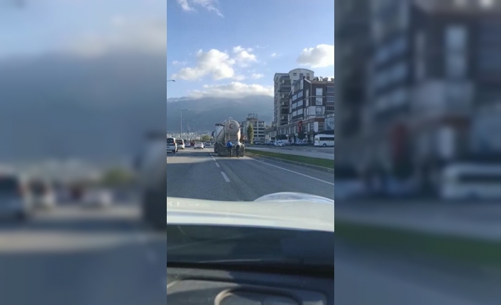 Bisikletli gençler ölüme böyle meydan okudu