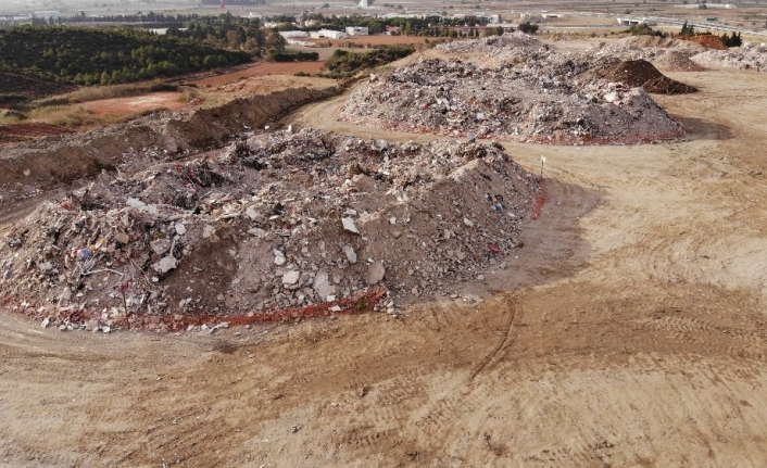 Bu moloz yığınları 114 kişiye mezar oldu