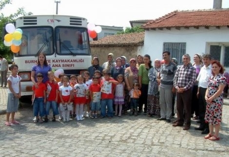 Burhaniye’de Gezici Ana Sınıfı olan otobüs çürümeye bırakıldı