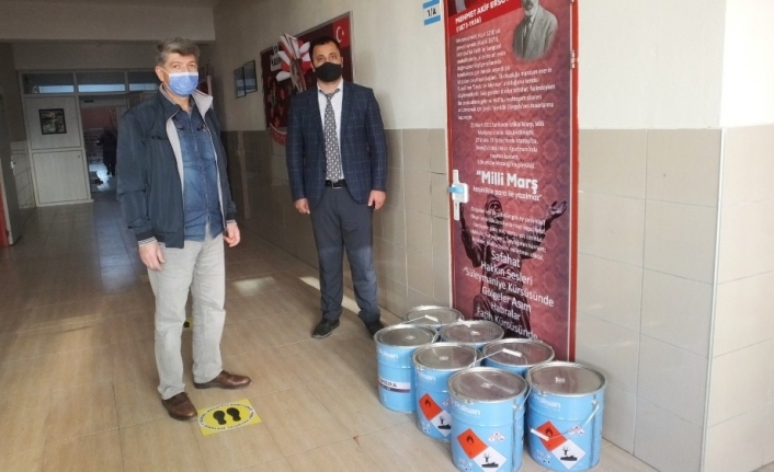 Burhaniye’de okullara hayırsever firmadan boya desteği
