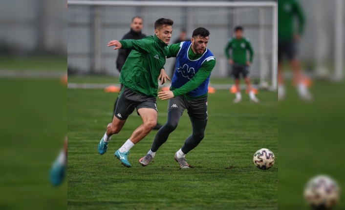 Bursaspor, Adanaspor maçı hazırlıklarını taktik antrenmanla sürdürdü