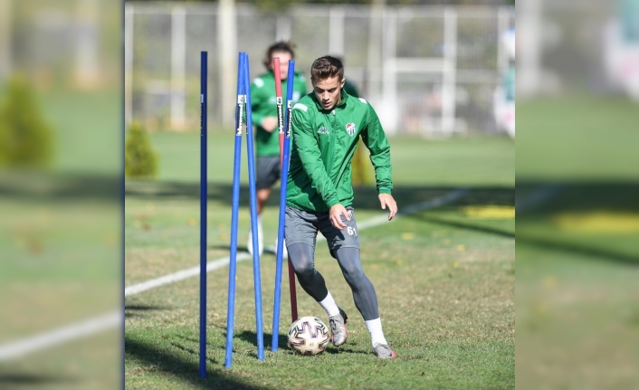 Bursaspor, Karşıyaka maçı hazırlıklarına Vakıfköy’de devam ediyor